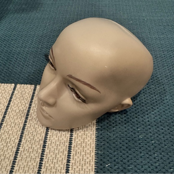 Female Mannequin Gray Grey Bald Head Halloween Prop - Picture 3 of 7